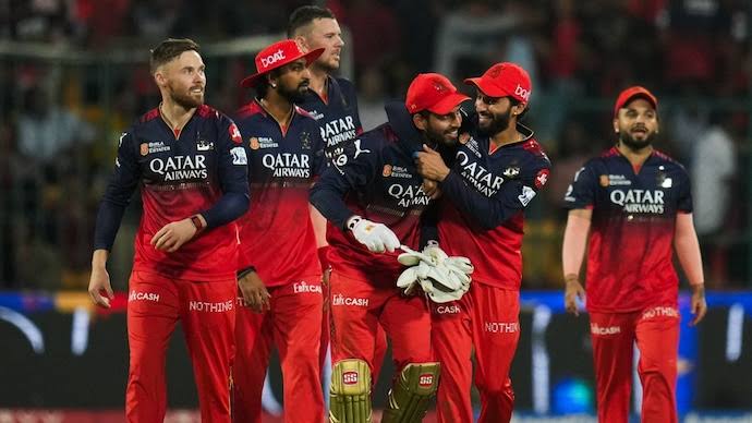 आईपीएल प्लेऑफ से पहले RCB को राहत, आखिरकार टीम में वापस आ गया तुरुप का इक्का